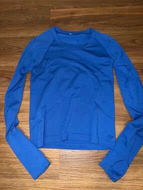 Lululemon Swiftly Tech Long Sleeve Waist Length in Cobalt Blue Size 4